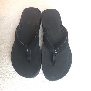 Olukai Sandals size 8